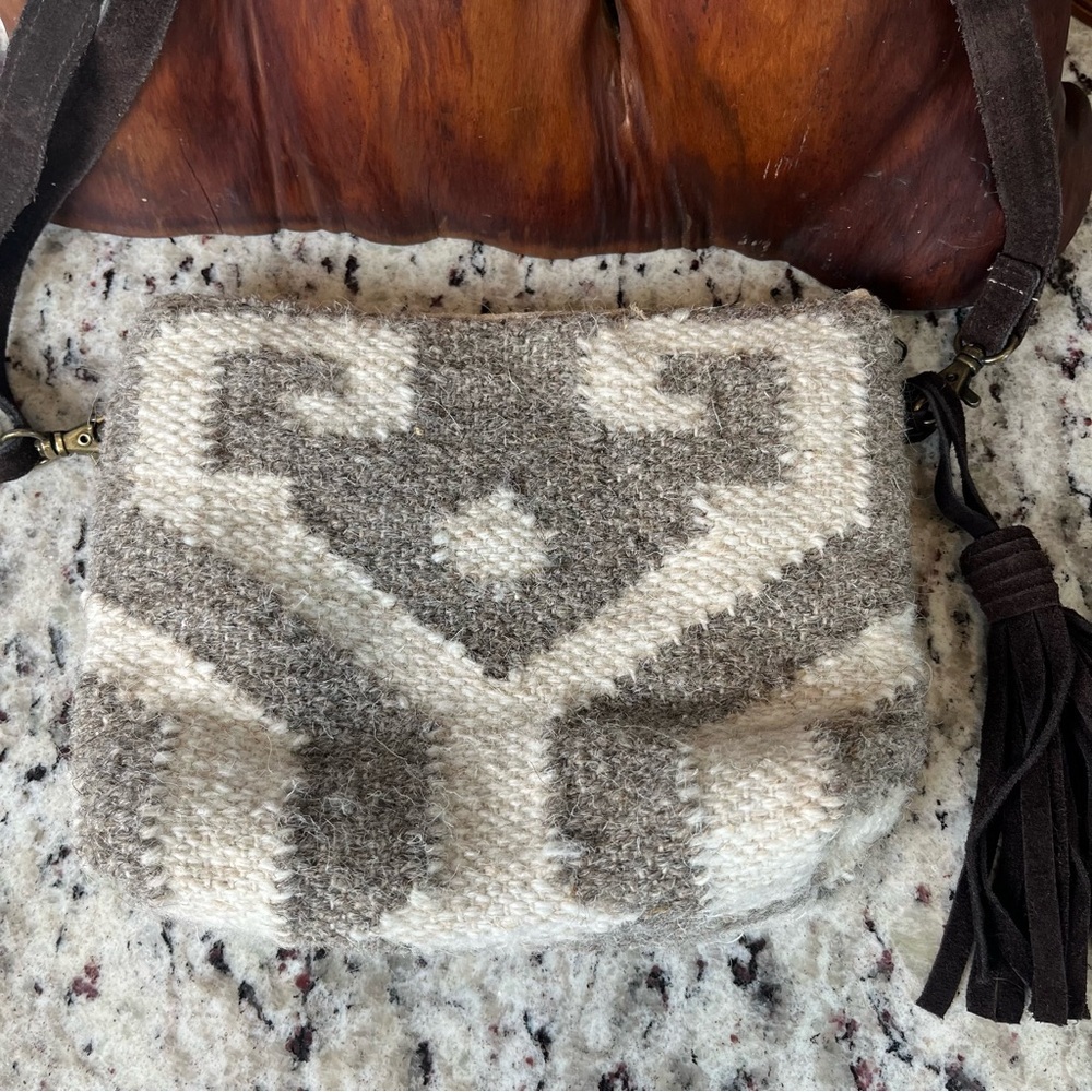 Woven Gray & Cream Crossbody Bag with Tassel - Picture 5 of 12